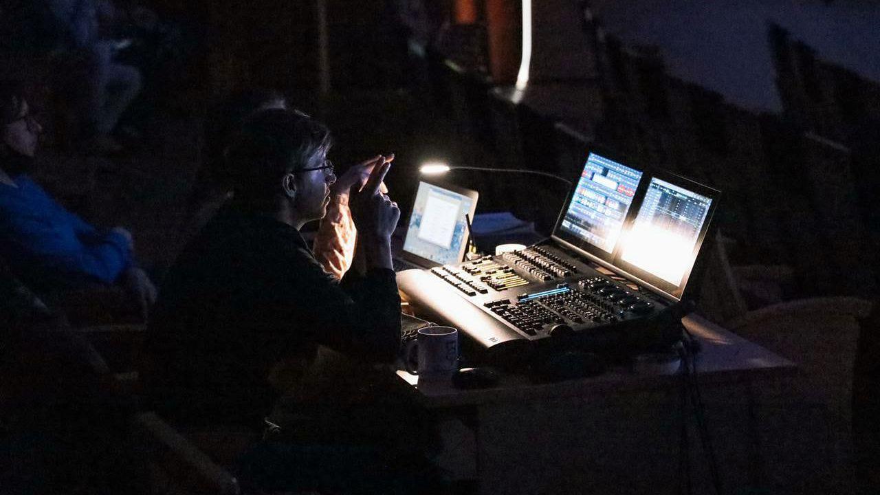 Художник по свету — это…