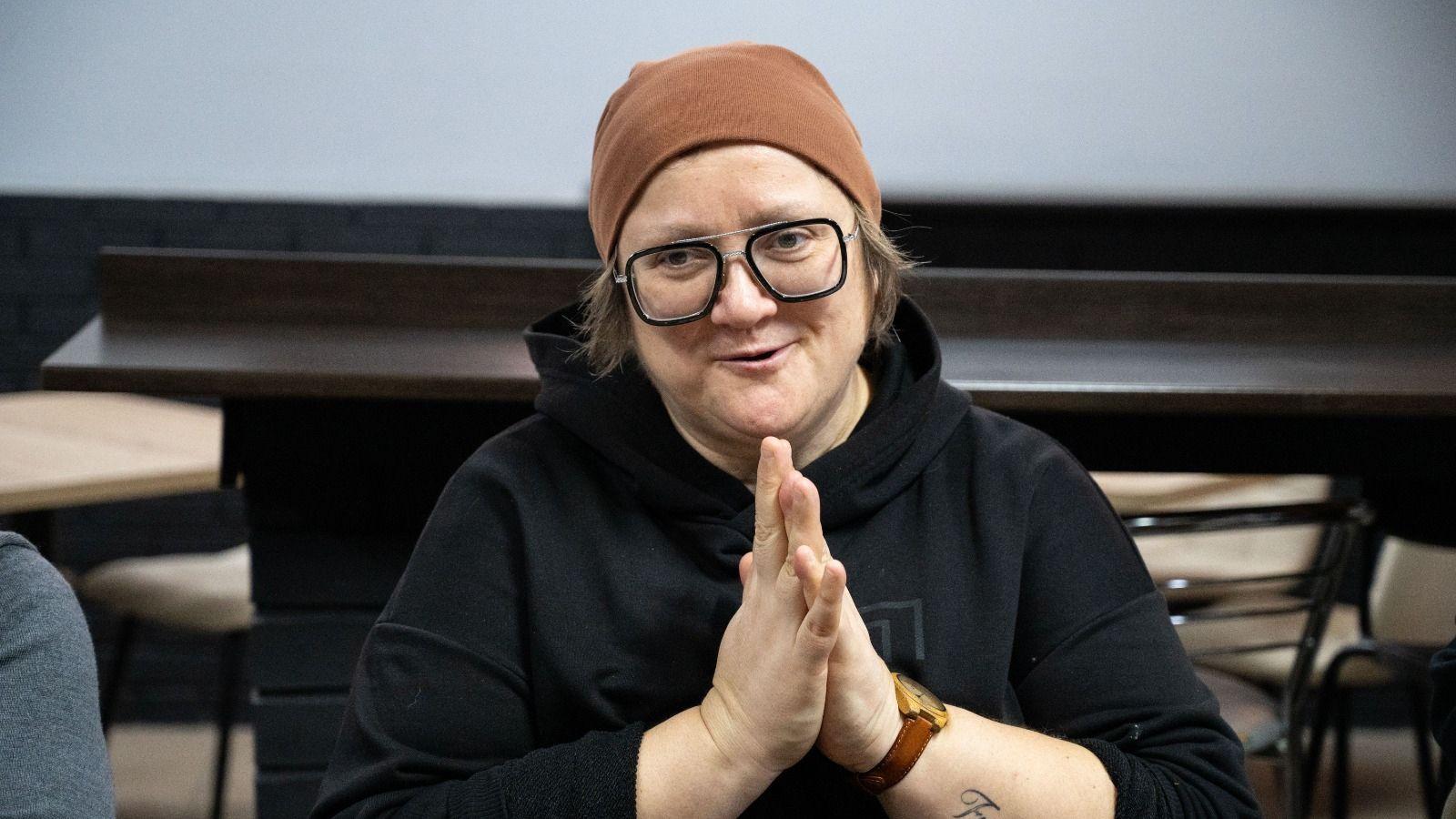 «Чехов — лучшее, что может случиться с театром»: главное о спектакле «Душечка» из беседы с режиссером Людмилой Исмайловой